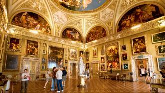 149695664-galleria-palatina-in-palazzo-pitti-gettyimages--330x185